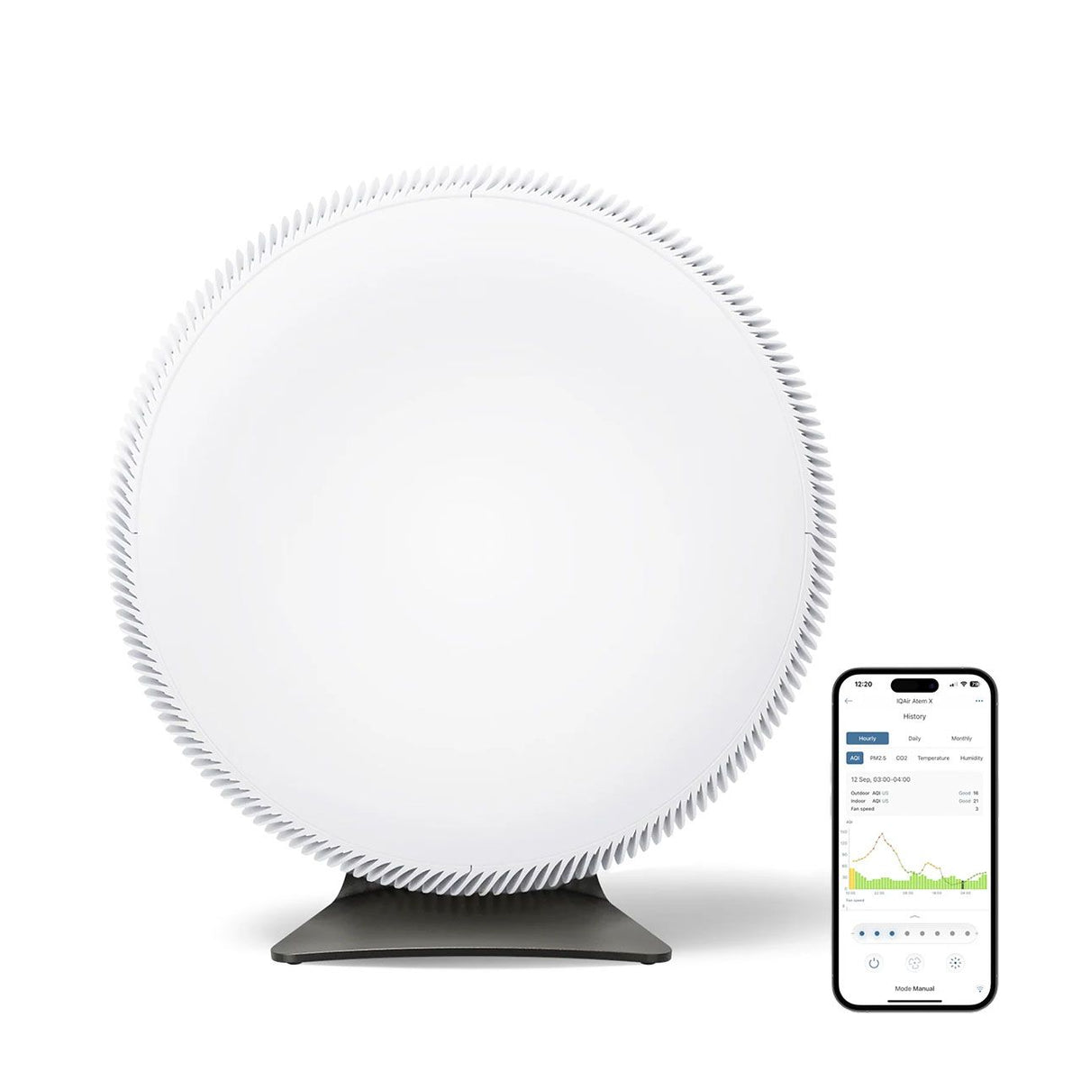 IQAir Atem X Luftreiniger, weiße runde Front, daneben Smartphone mit Luftqualitäts-App