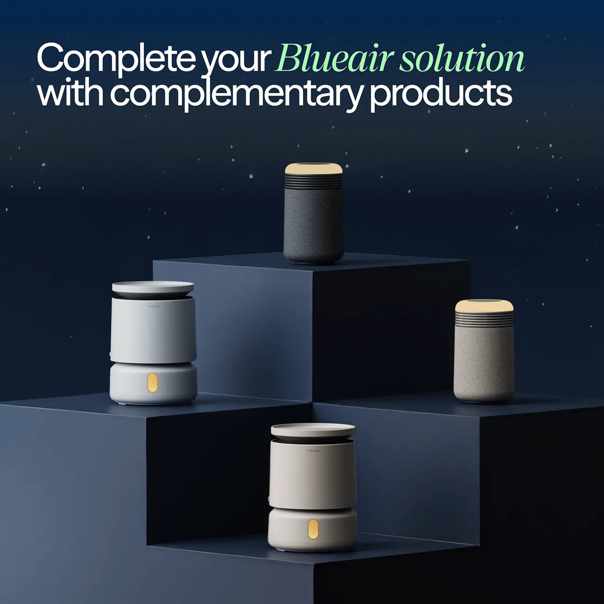 Vier Blueair Mini Restful Luftreiniger in Dunkelgrau, Hellgrau und Beige auf Stufen, Grafik „Complete your Blueair solution“