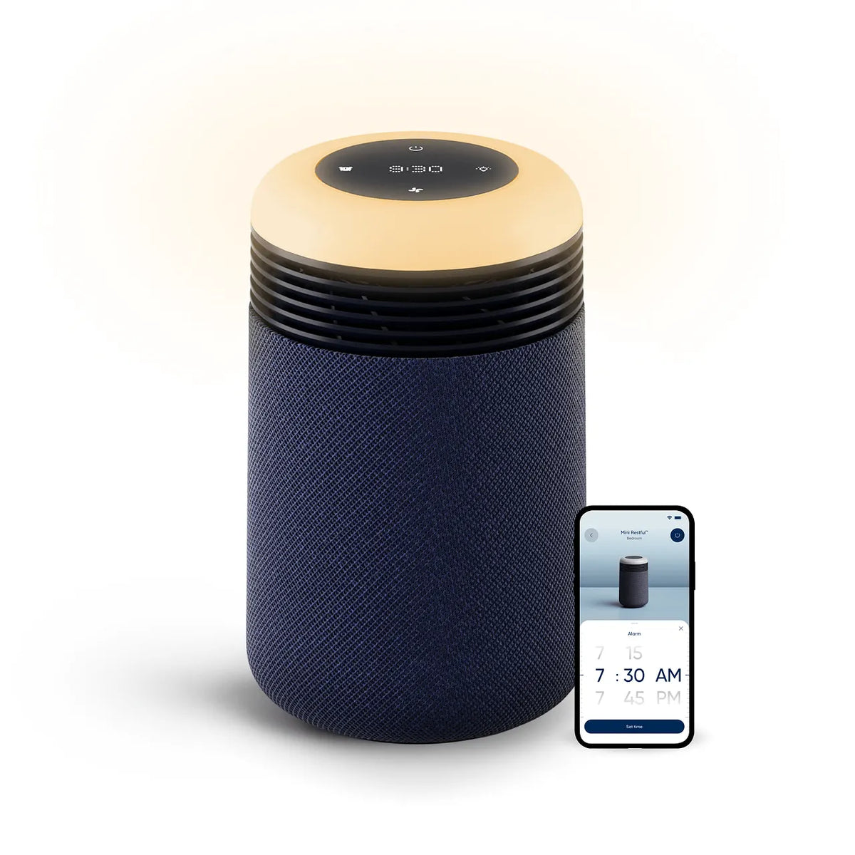 Blueair Mini Restful Luftreiniger mit Lichtwecker in Dunkelblau, daneben Smartphone mit Steuerungs-App